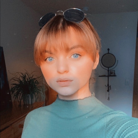 Meet your Posher, Abigail - Picture 1 of 1